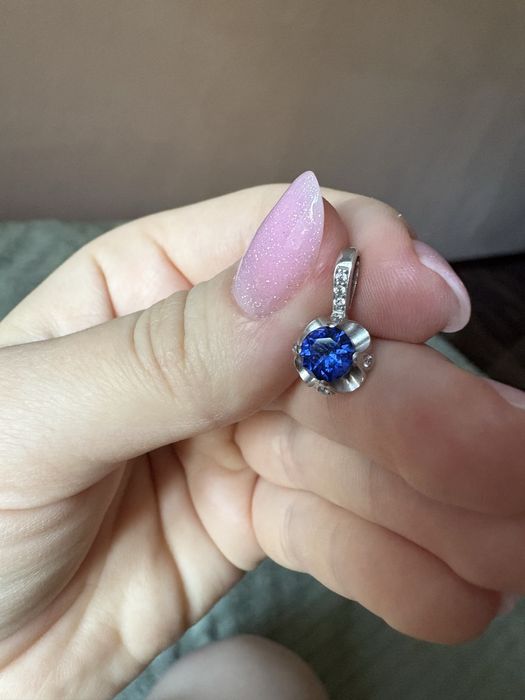 Срібна підвіска з сапфіром