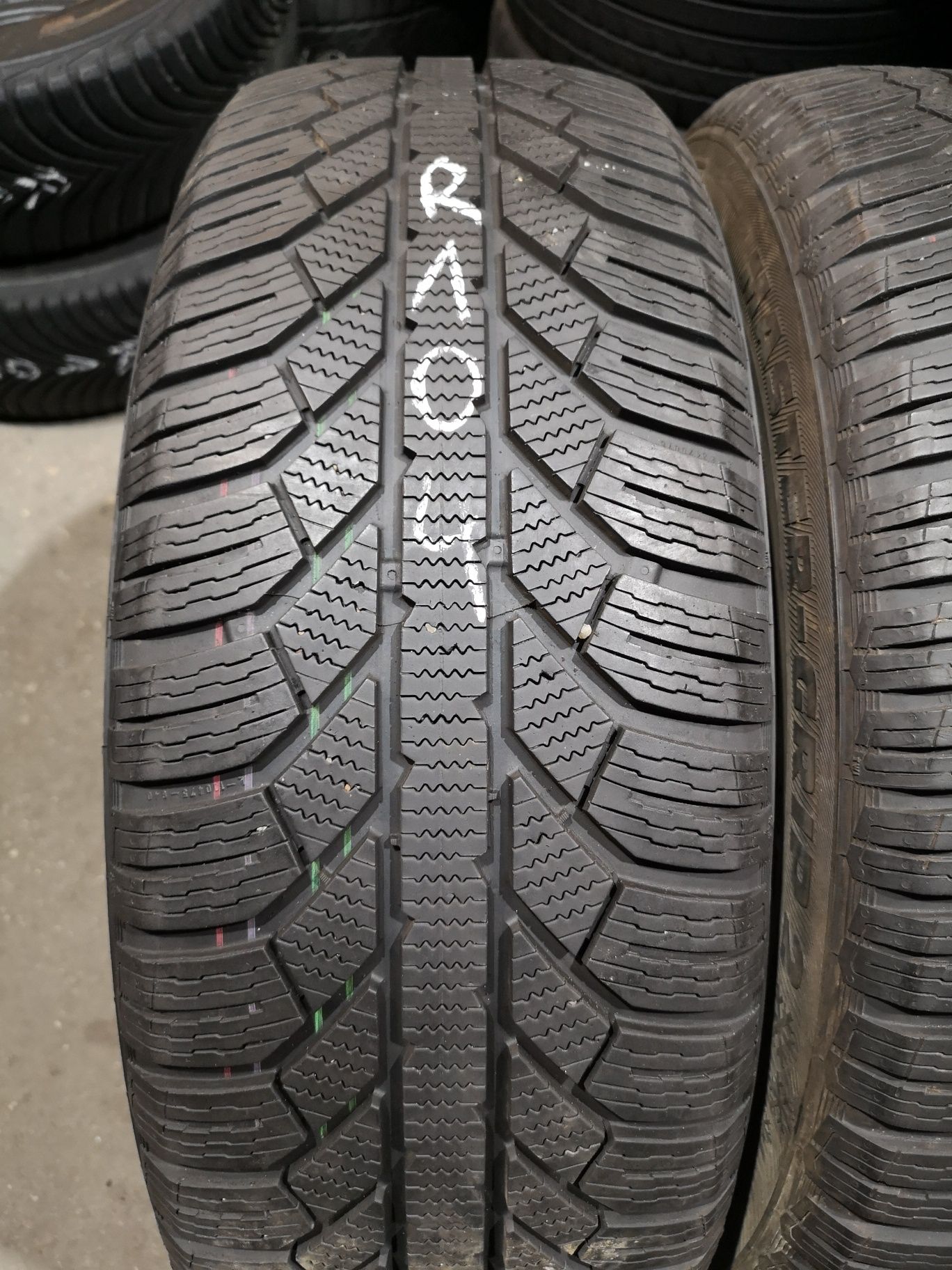 Opony zimowe 215/60/17 Semperit 2szt 5,8mm