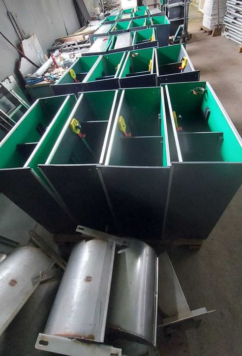 Karmnik paśnik dla świń tucznik  3 stanowiska solidny  import Holandia