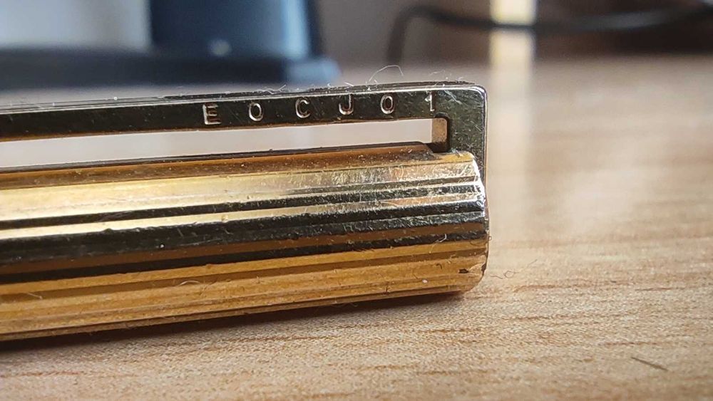 Caneta ST Dupont em ouro