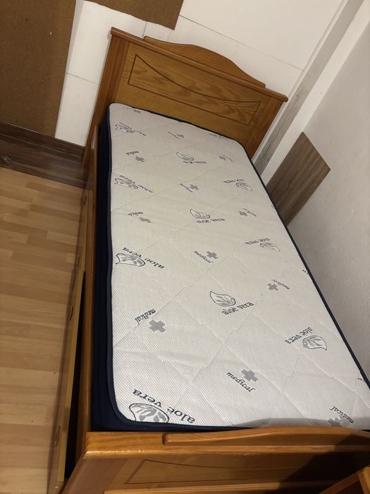 Cama solteira com colchao