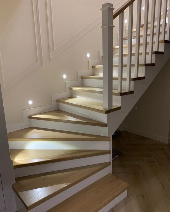 Сходи поручні перила сходинки ступеньки дерев'яні сходи