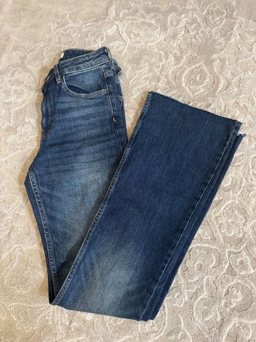 Джинси кльош Mango