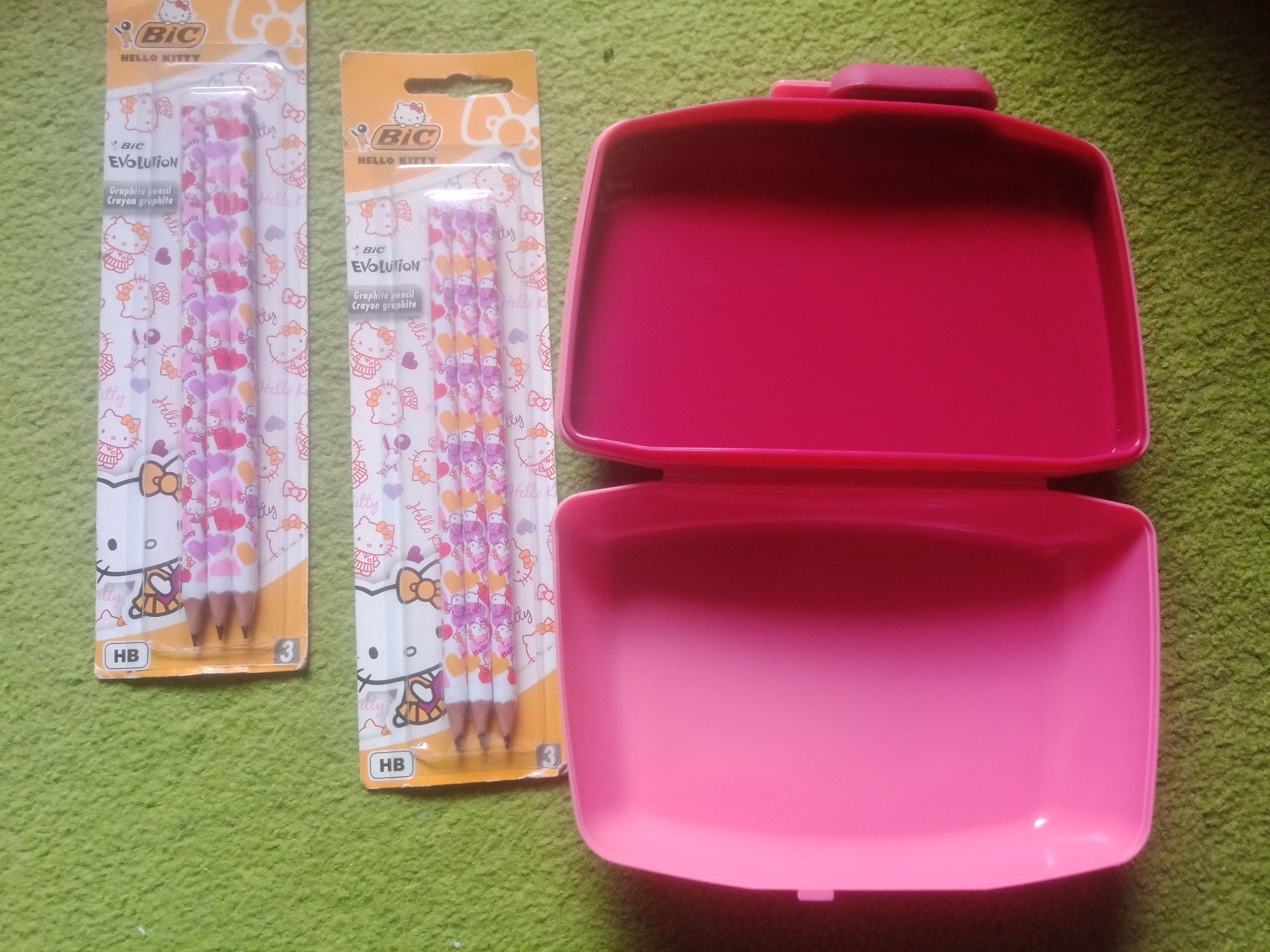 Śniadaniówka hello kitty i ołówki