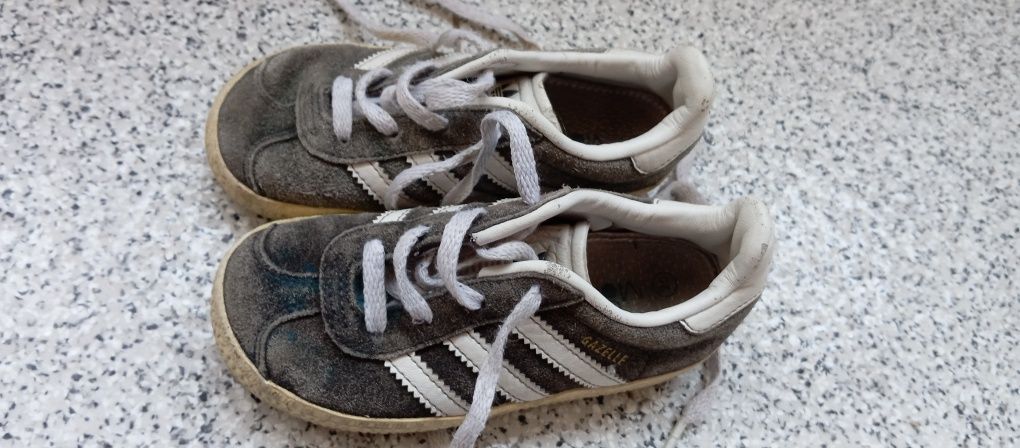 Sapatilhas adidas 25