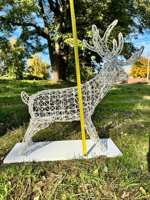 Вуличний новорічний олень