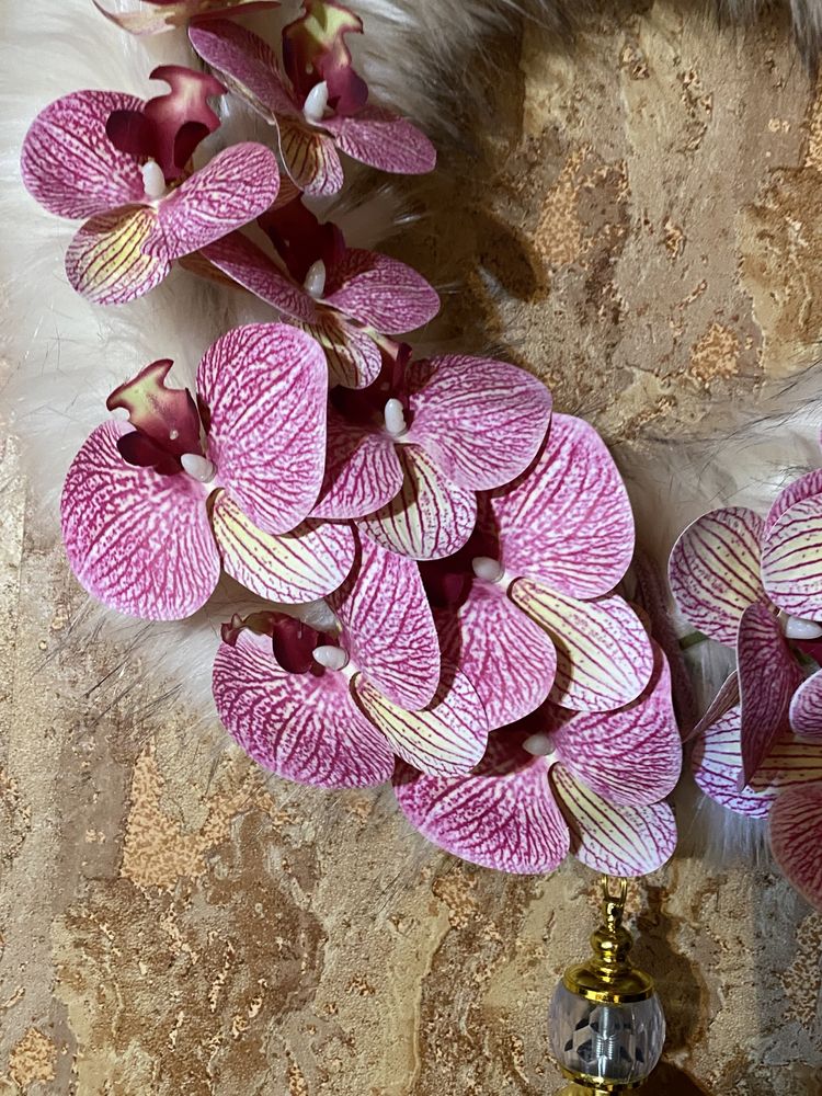 Wianek z futra z phalaenopsis glamur
