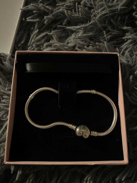 Bransoletka Pandora na charms