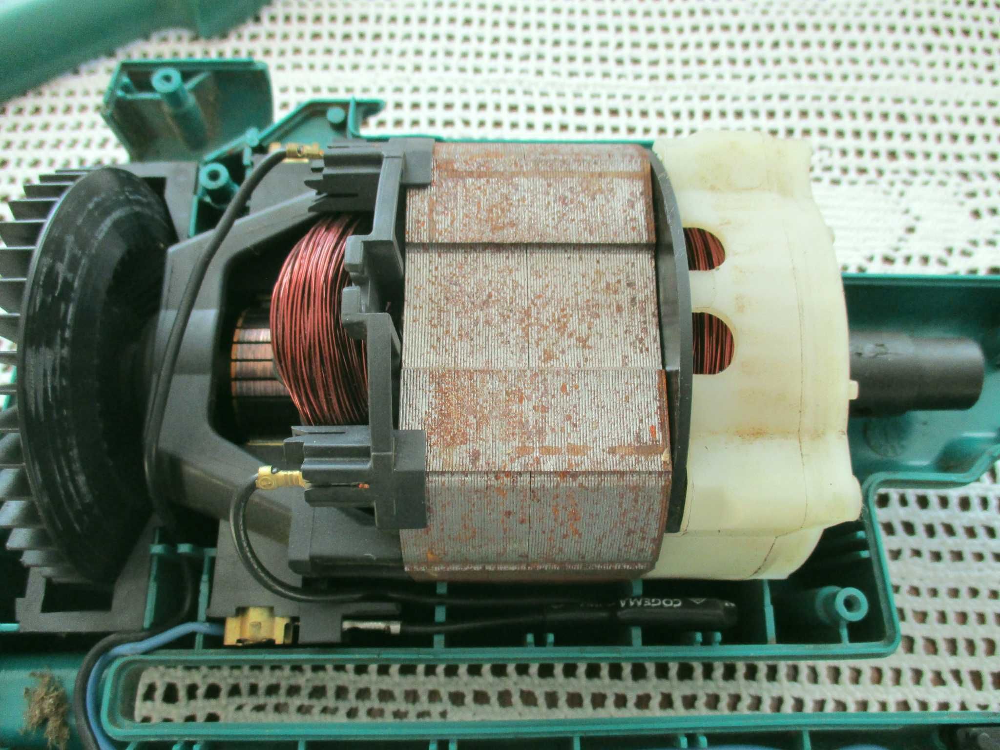 Sprzedam kompletny silnik do podkaszarki elektrycznej Bosch 1000 W