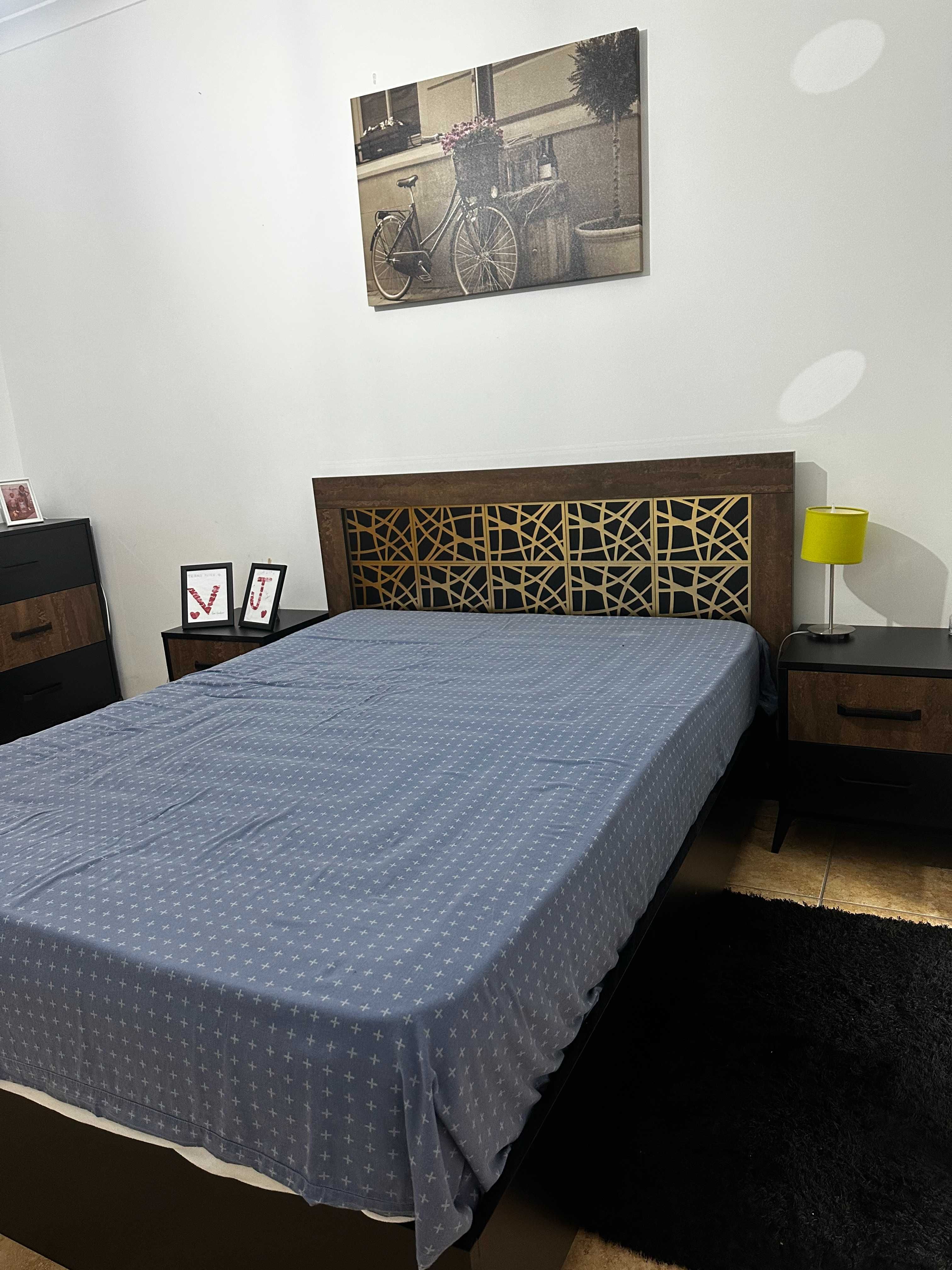 Jogo (SEMI NOVO) de quarto - Com design super moderno
