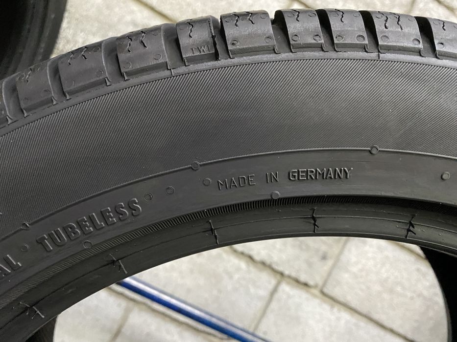 Зимові шини 245/45 R17 (99H) CONTINENTAL