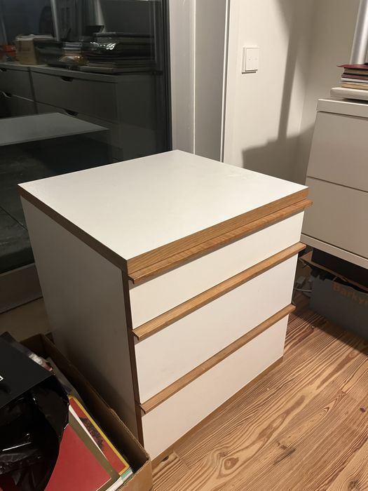 Mesa de escritorio com armario