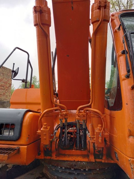 Екскаватор гусеничний Doosan DX225LC