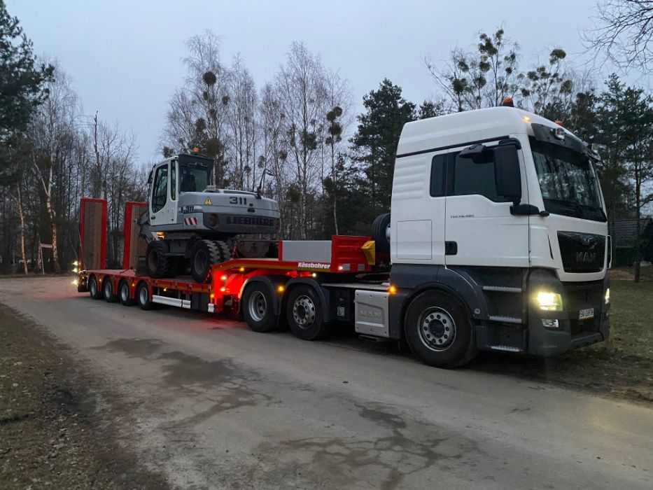 Transport maszyn budowlanych podczołgówa niskopodwozie