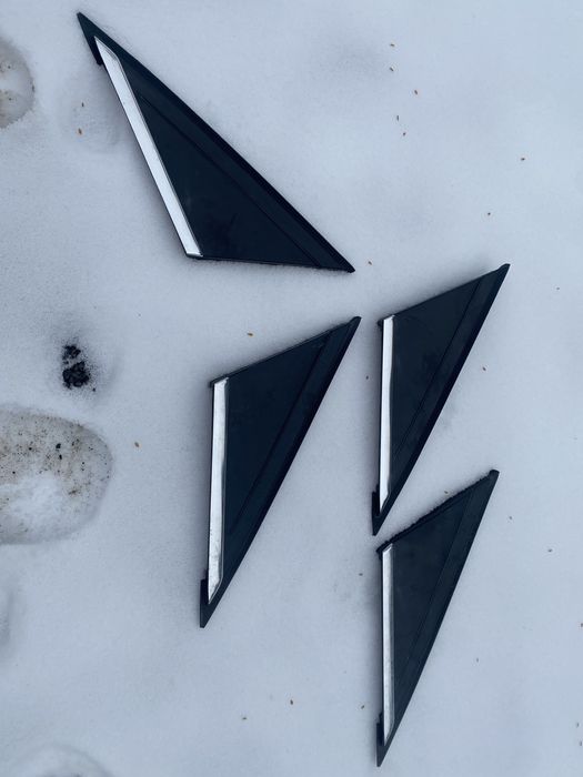 Накладки над крылом с хромом треугольник Ford Focus mk3 11-18