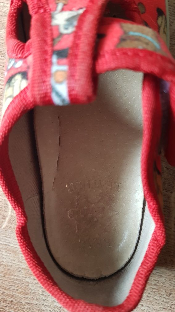 Kapcie przedszkole 27 buty zmienne czerwone chłopięce dziewczęce