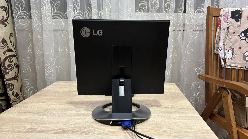 Продам монітор LG L1770HQ-BF