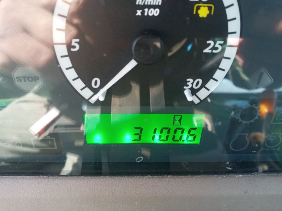 Продаж Трактор John Deere 6110B 2019