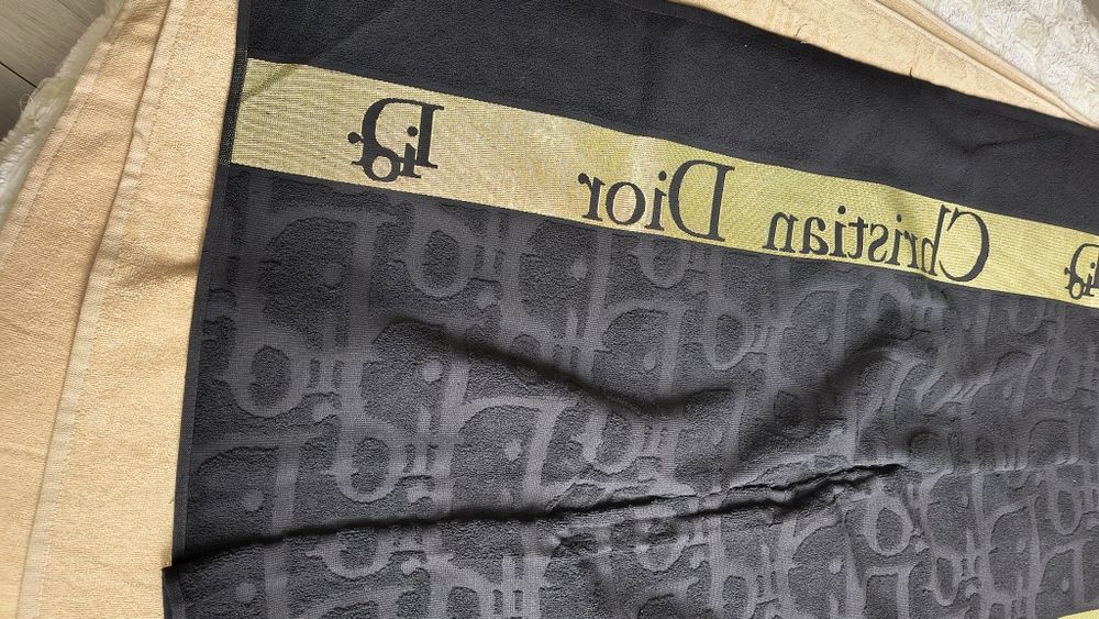 Ręczniki bawełniane beż czarny że złotą bordiurą Dior