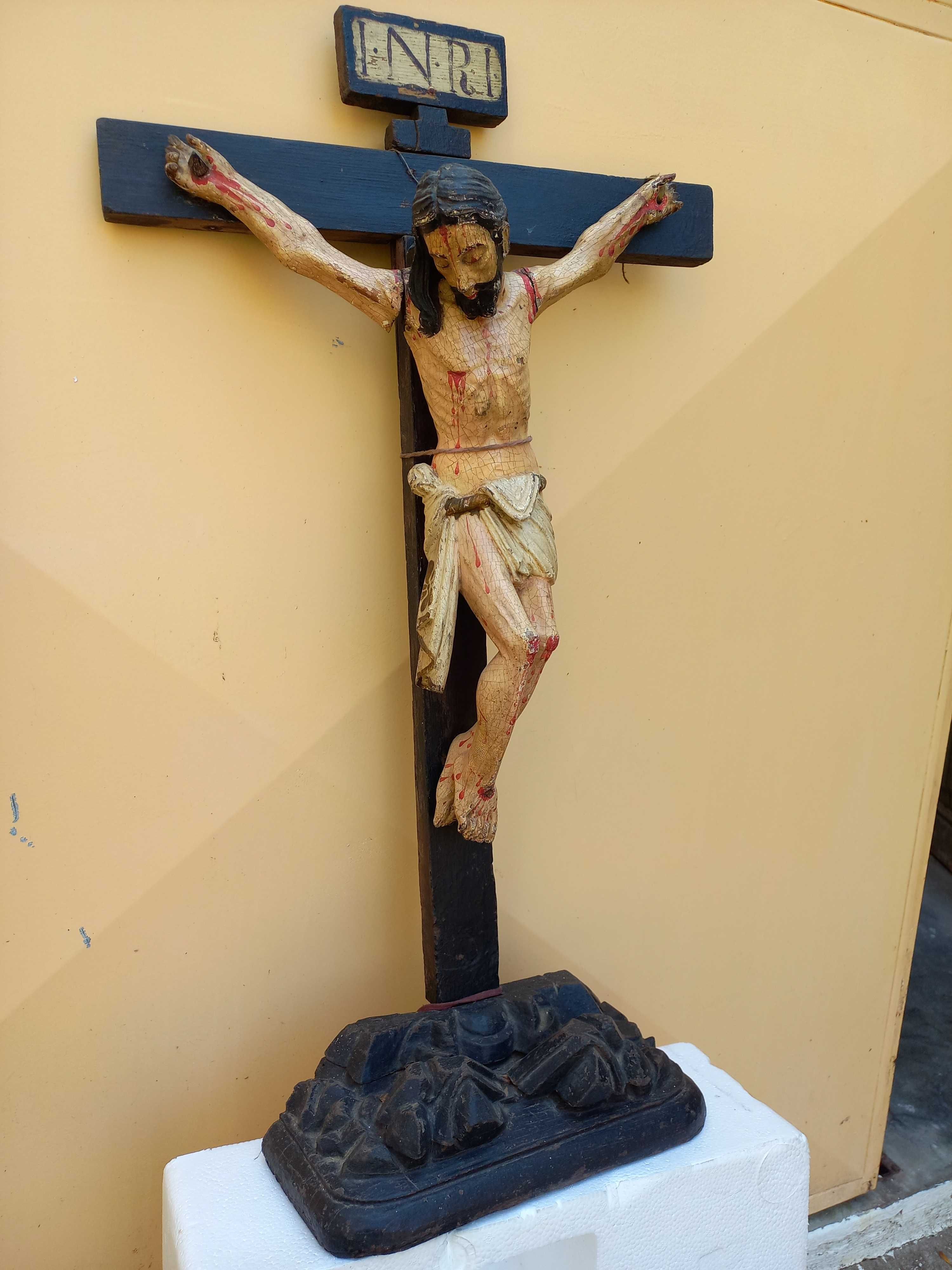 Jesus na Cruz Antigo em Madeira