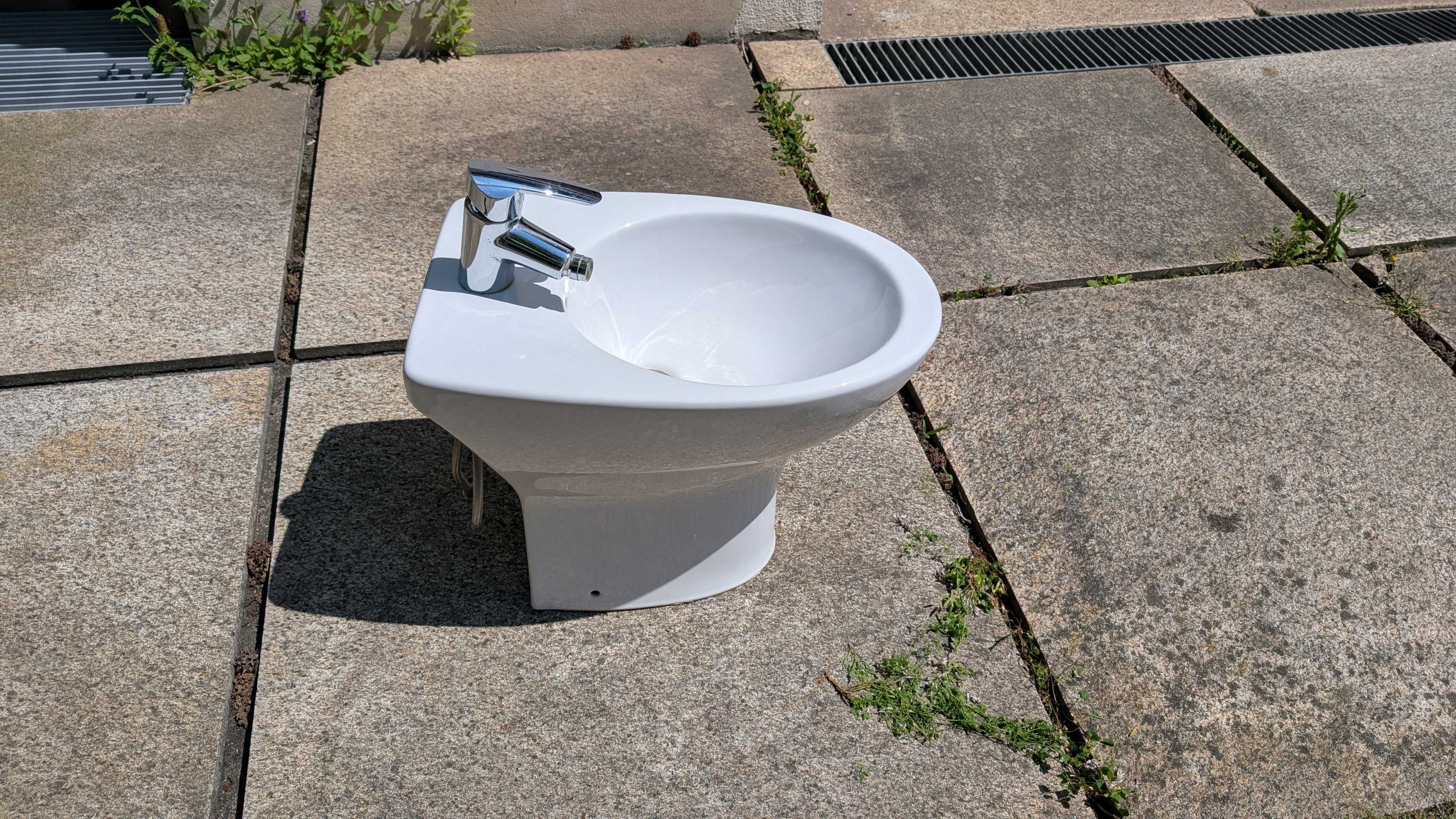 Bidé Sanitana com válvula click clack