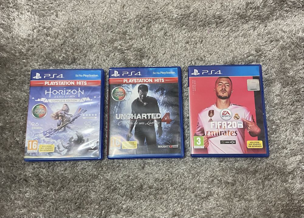 playsation 4 com 3 jogos e dois comandos