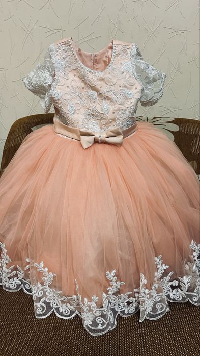 Продам плаття на дівчинку