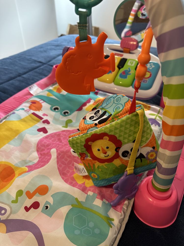 Tapete atividades Fisher Price rosa