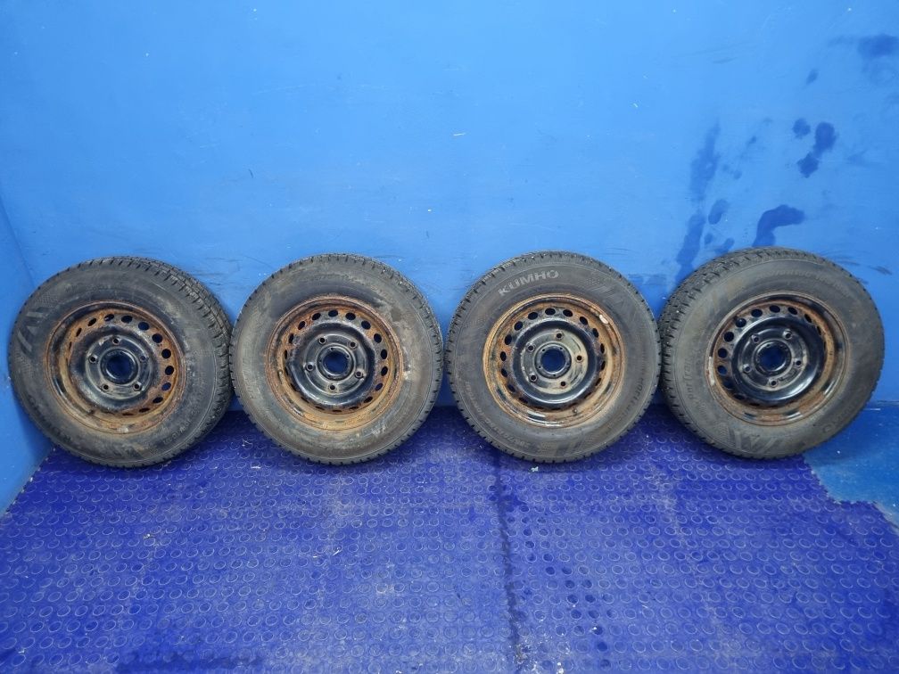 KOMPLET Felg Stalowych Opony Kumho 205/70/15C ET 60 5x160 OEM