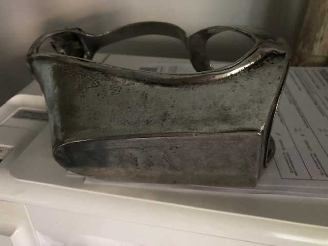 Elegante suporte de garrafa de vinho em estanho maciço