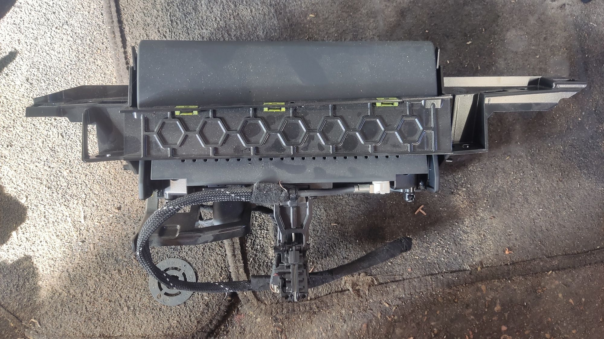Winda mechanizm ekranu ekran navi audi A6 C7