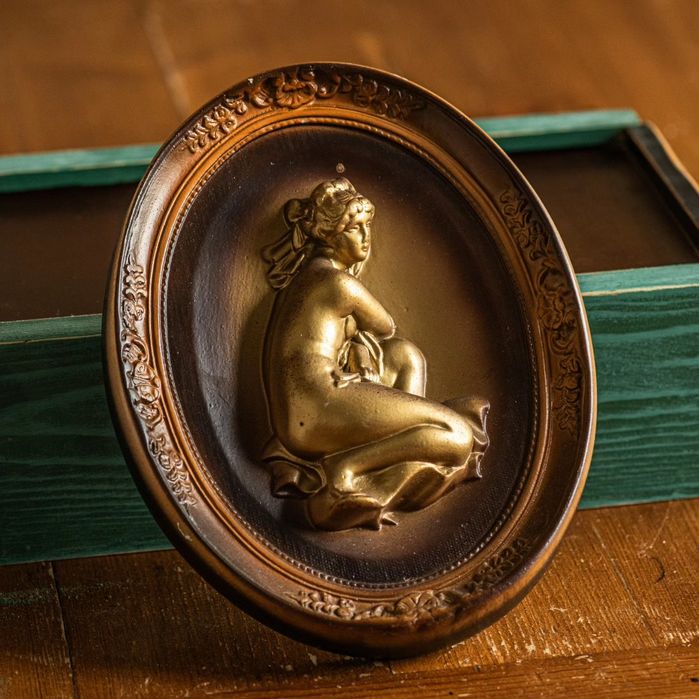 Gipsowa płaskorzeźba vintage