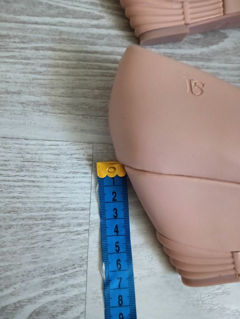 Nowe buty, czółenka na koturnie  pudrowyy róż rozm. 38  wkl. 24,5 cm