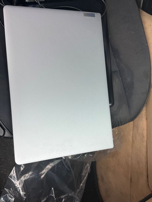 Laptop lenovo uszkodzony