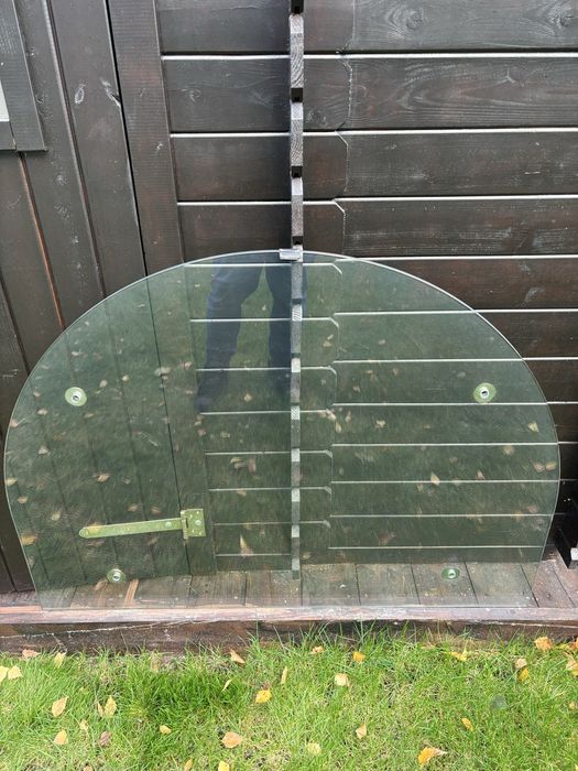 Szklane zadaszenie nad wejscie domu