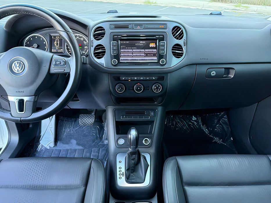 Volkswagen Tiguan      2015