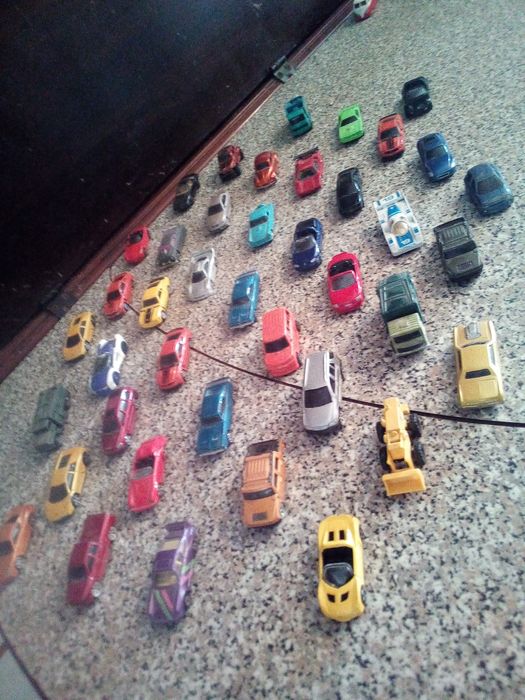 Conjunto de 41 Carrinhos Maisto Diversos