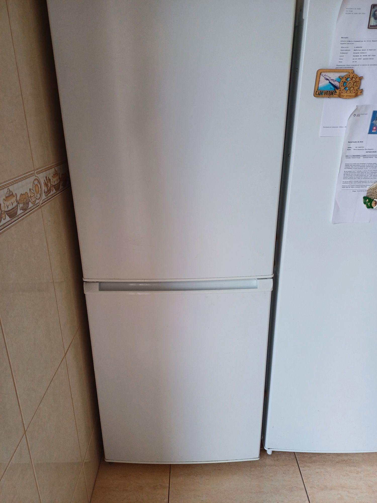 Frigorífico combinado com 3 gavetas de congelador