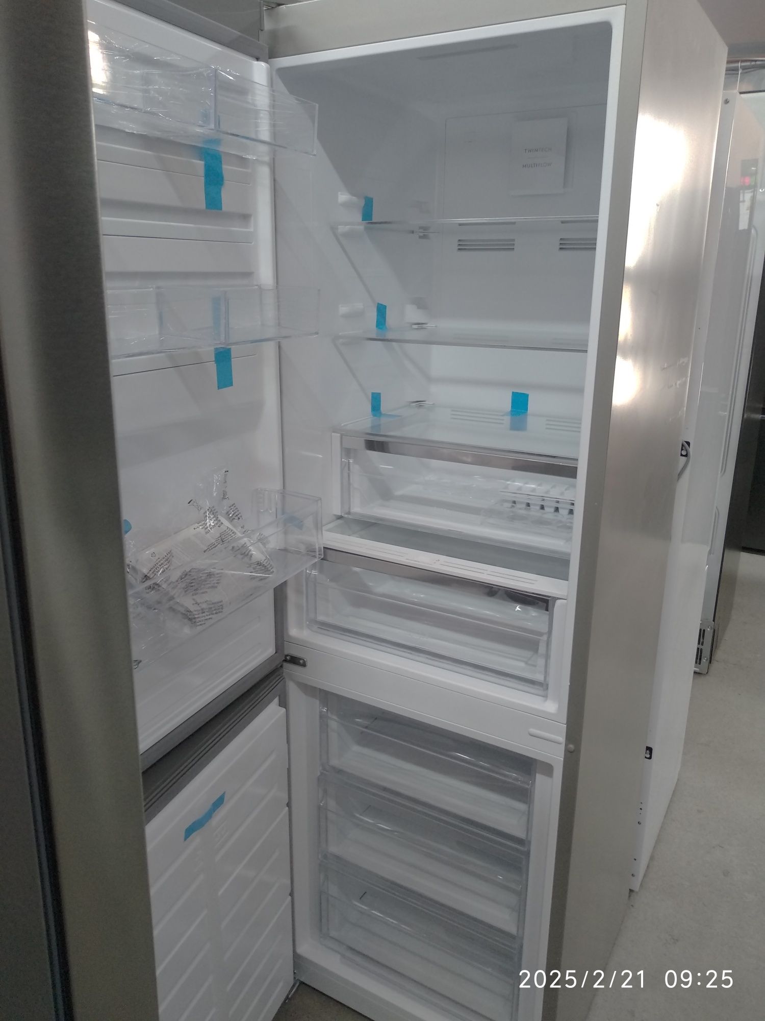 OUTLET Janki ul Wspólna 6 Lodówka ELECTROLUX LNC7ME32X3