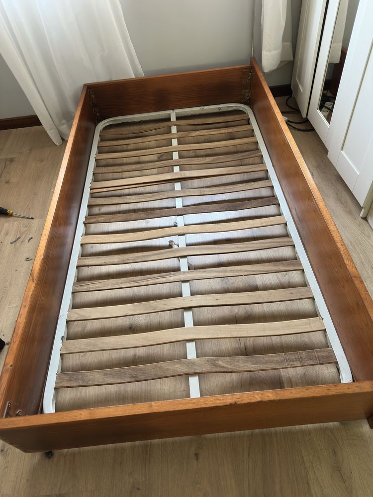 Cama solteiro  de madeira dupla  colchão e estrado