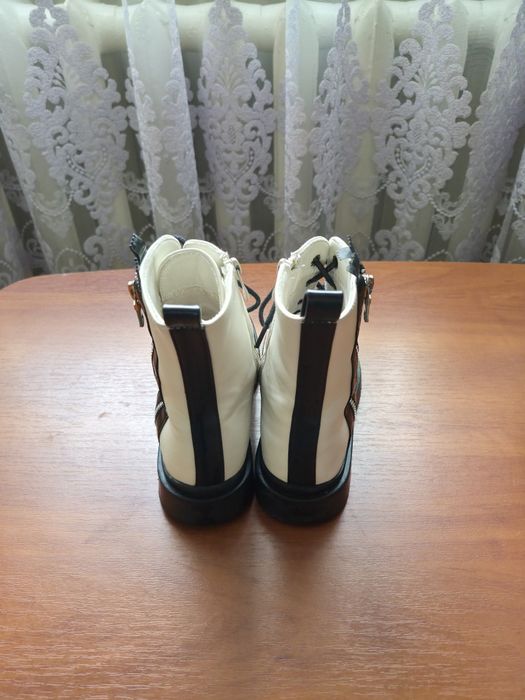 Ботінки демісезонні  для дівчинки 36 розмір