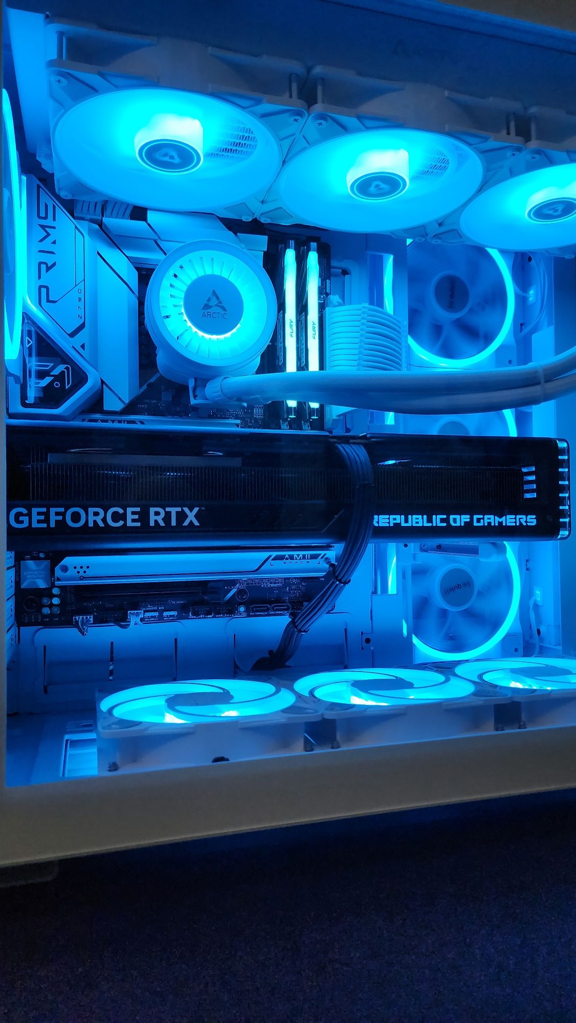 Игровой компьютер, asus rog strix 4080, 2 монитора,стол, клавиатура..
