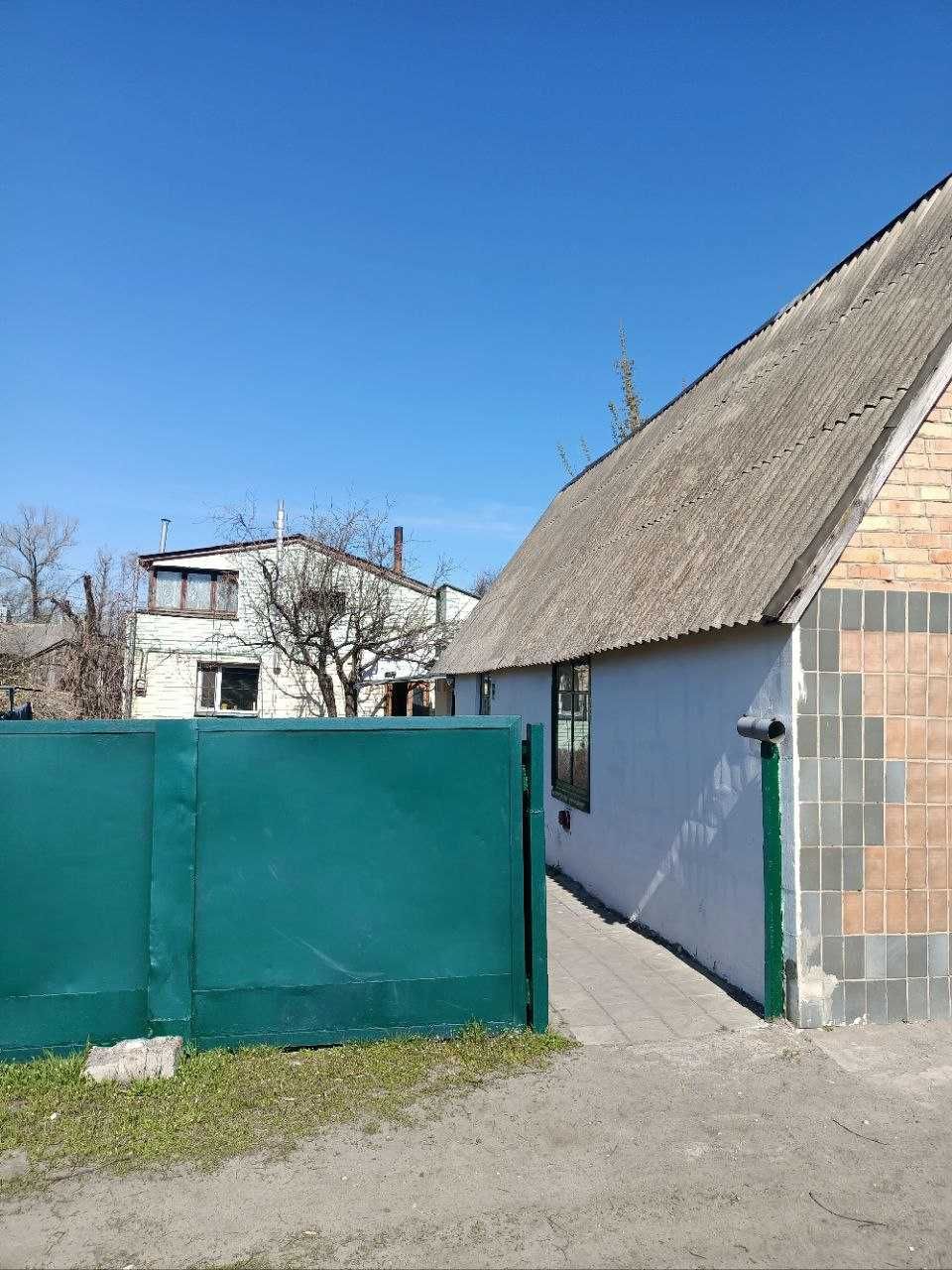 Окремий будинок біля річки
