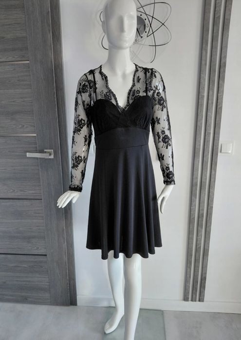 Nowa sukienka z koronkowym rękawem Next L