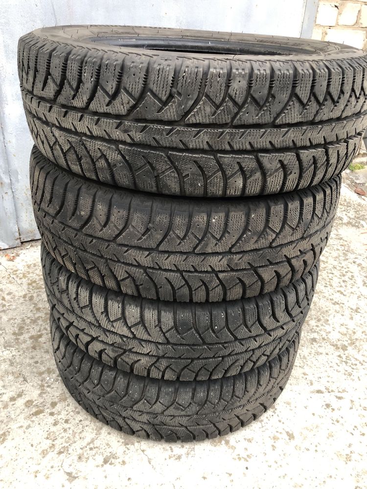 Комплект зимней резины Bridgestone 185/65/15