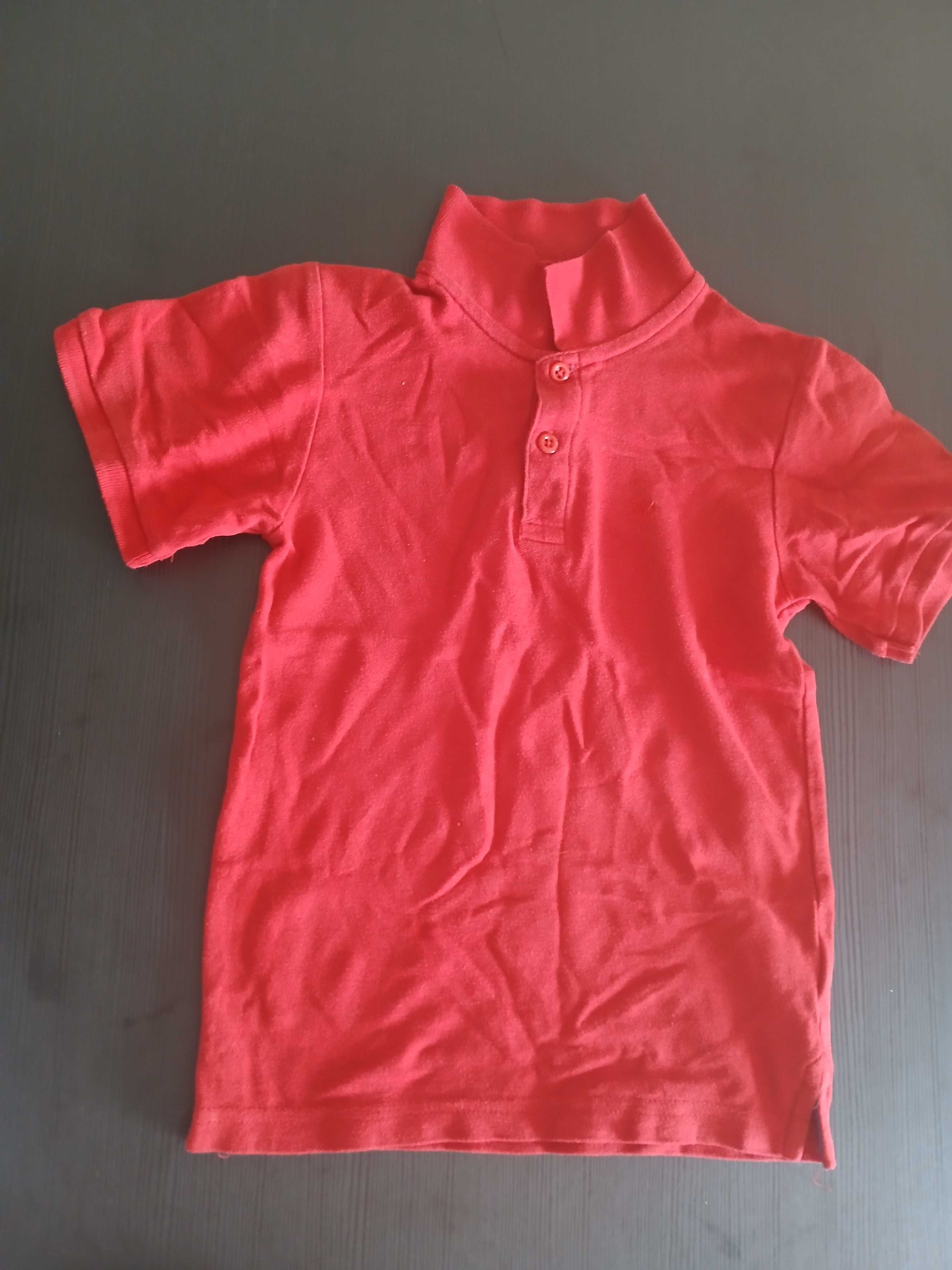 Roupas infantis acessíveis, €2 cada. Na compra de 3, você ganha €1,50.