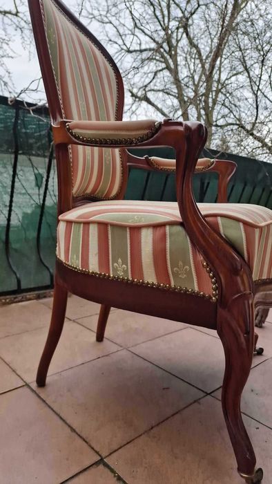 Elegancki Fotel w Stylu Ludwika Filipa XIX wiek