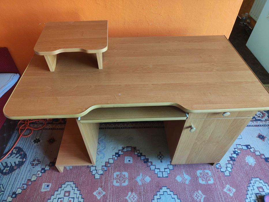 Biurko komputerowe biurowe drewniane kolor jasne drewno duże z półką