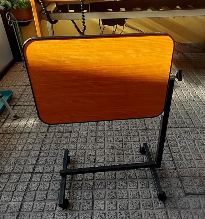 Mesa refeições para pessoas doentes e acamadas