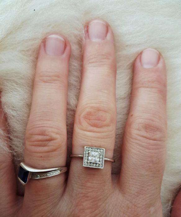 Srebrny pierścionek z cyrkoniami